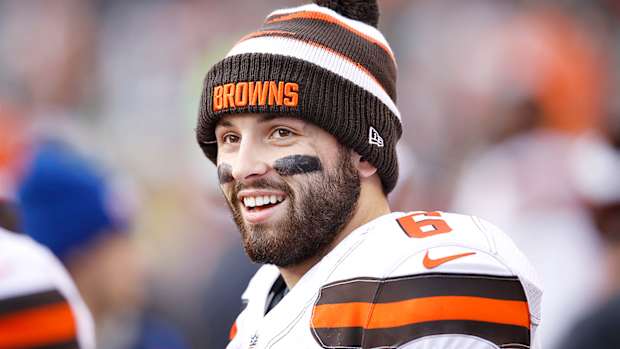 baker-mayfield-hue-jackson.jpg
